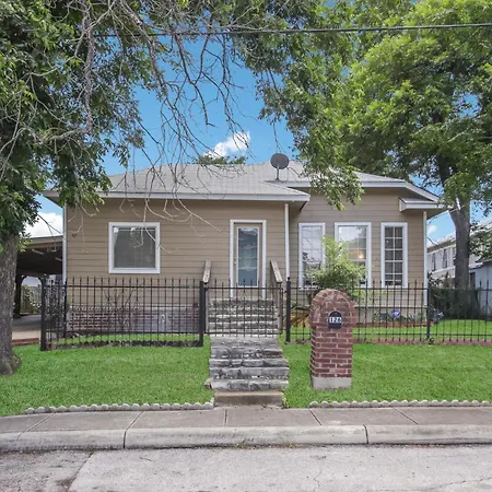 Villa 126 Lucas Street